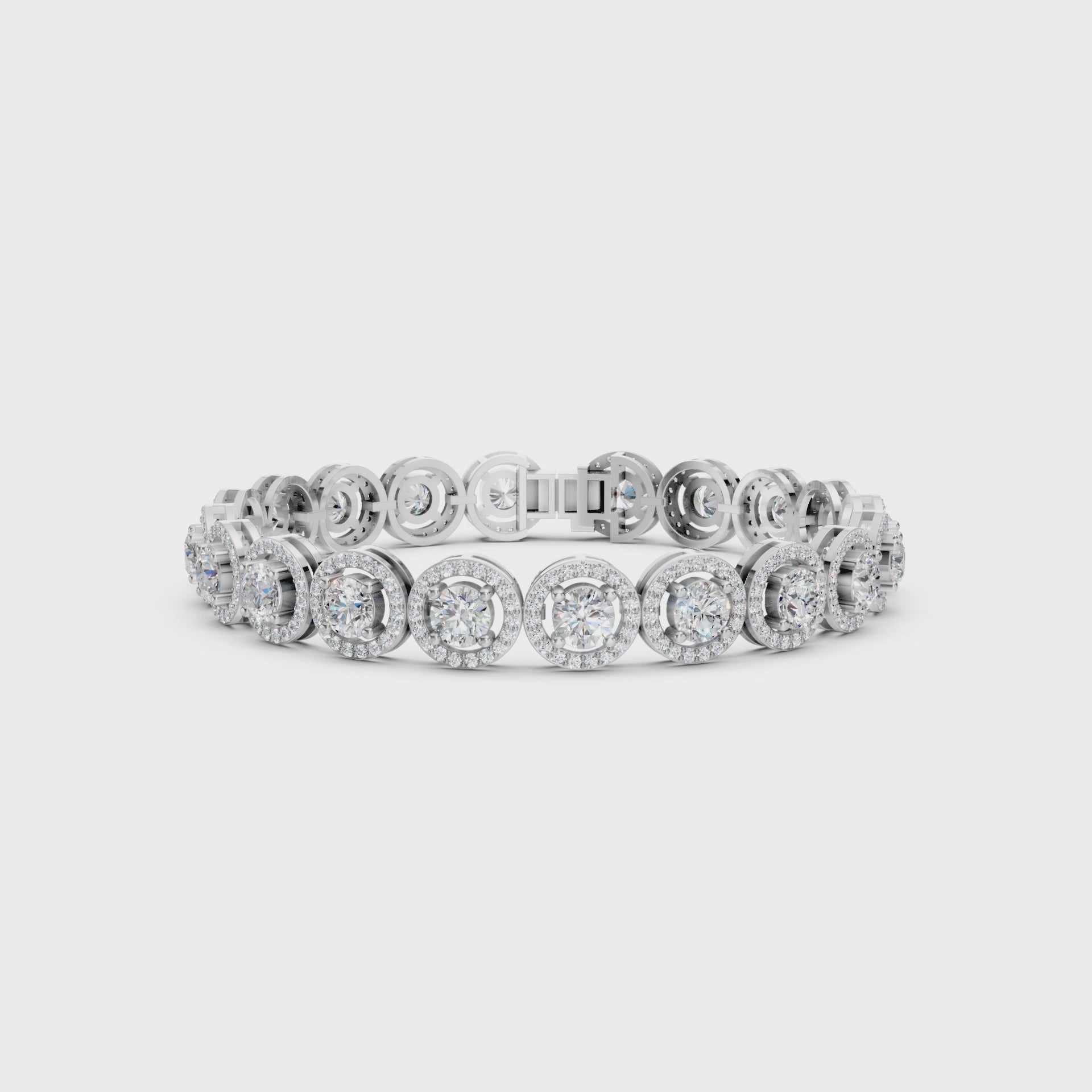 Rotating video revealing the multidimensional shimmer of the halo diamonds and the high-shine surface of white gold.