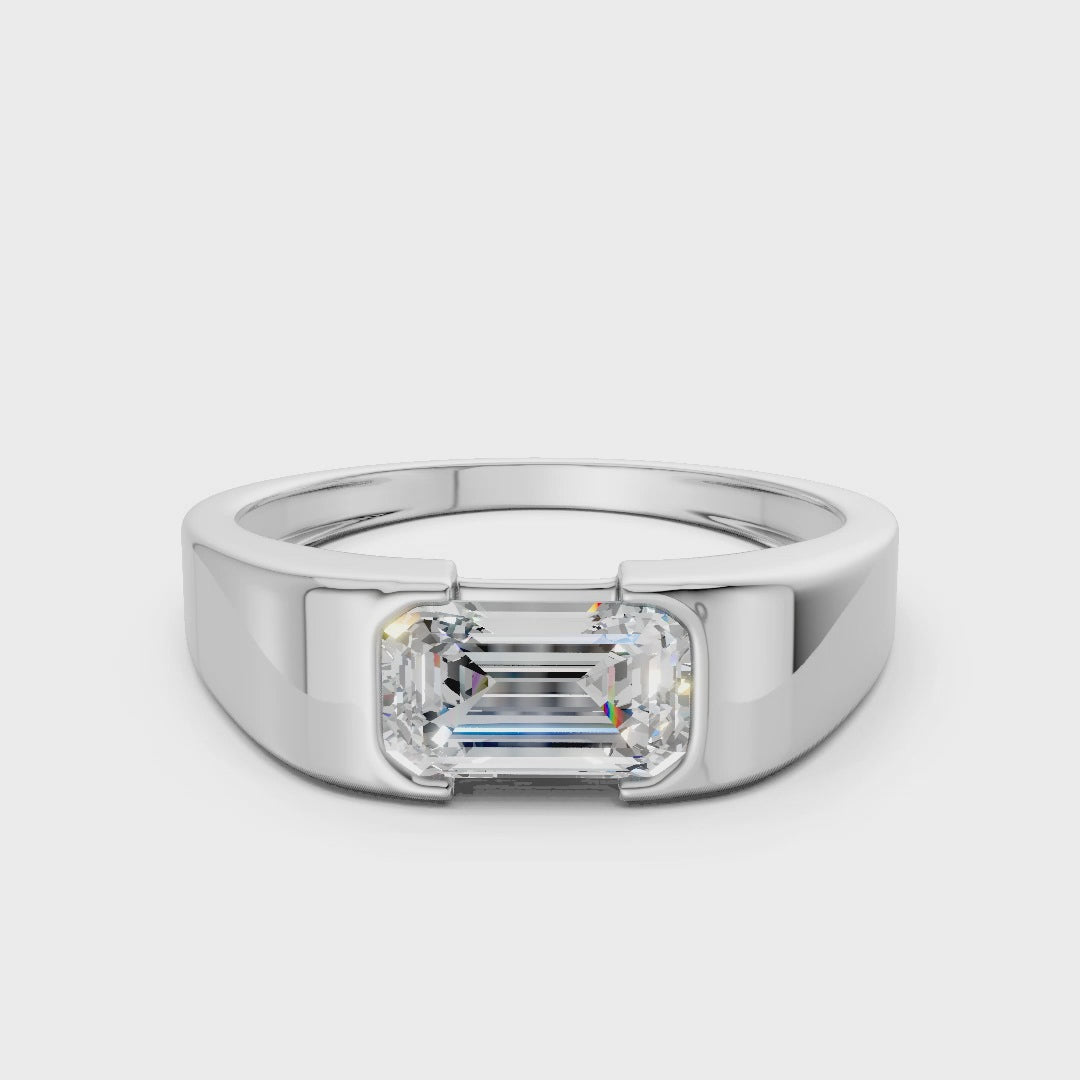 360° cinematic video bringing out the diamond’s depth and the white gold’s mirrored surface in every angle.