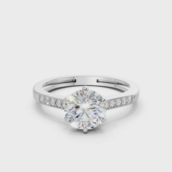 360° video revealing dynamic sparkle and the cool sophistication of the white gold setting.