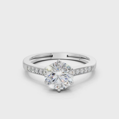 360° video revealing dynamic sparkle and the cool sophistication of the white gold setting.
