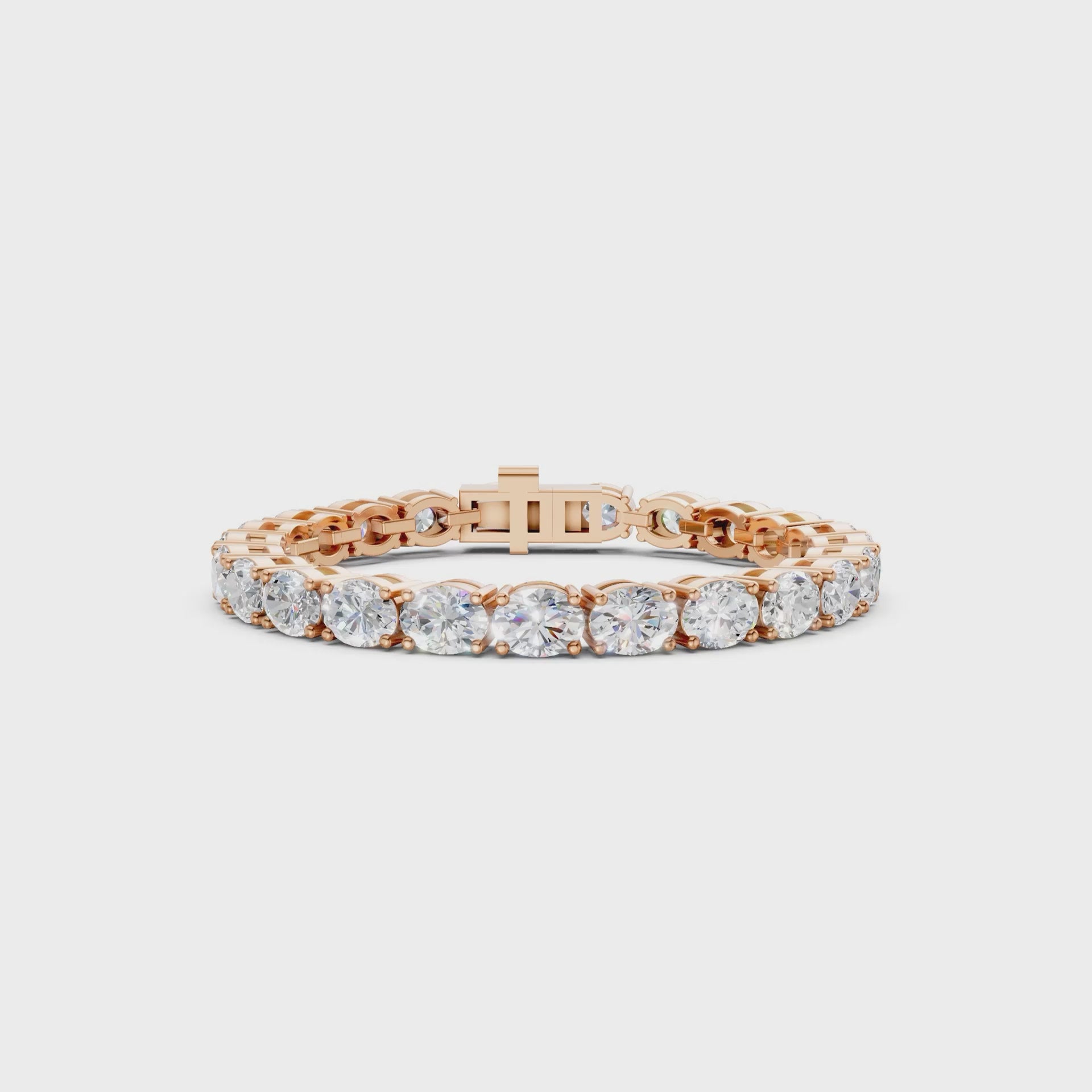 360° rotating video capturing diamond brilliance and rose gold luster in motion.