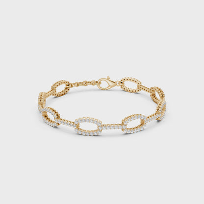 Dynamic video view revealing every facet of yellow gold links and diamonds in a luminous display of craftsmanship.