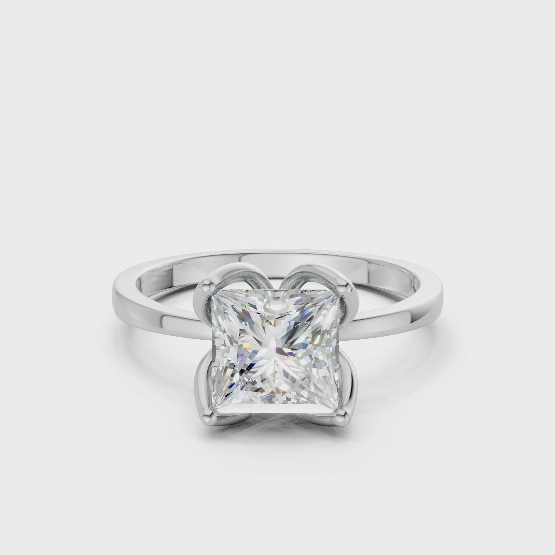 Softly rotating footage highlighting the light play across each facet and the ring’s lustrous white gold structure.